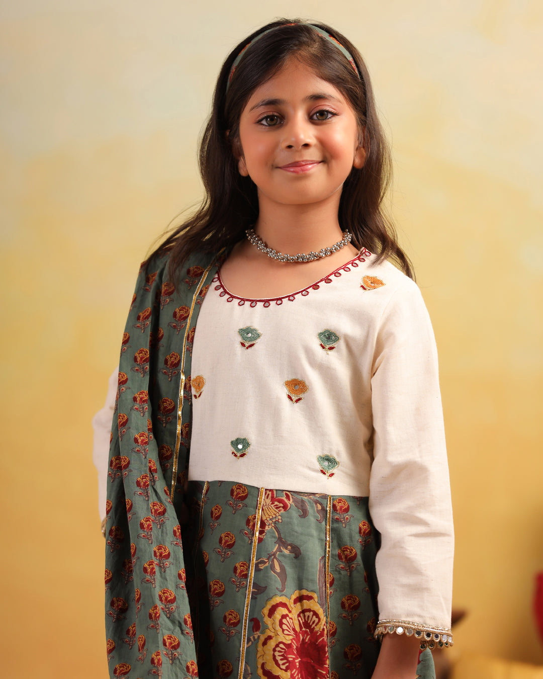 Girl Dhola Maru Floral Jaal Suit Set-Green and Beige