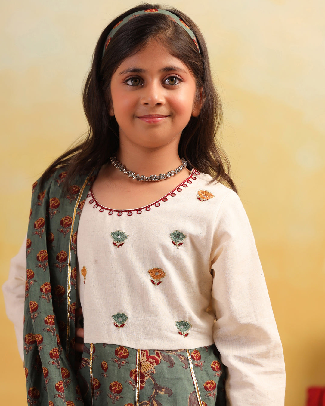 Girl Dhola Maru Floral Jaal Suit Set-Green and Beige