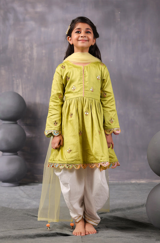 Girl Gotapatti Kurta Set- Sap Green