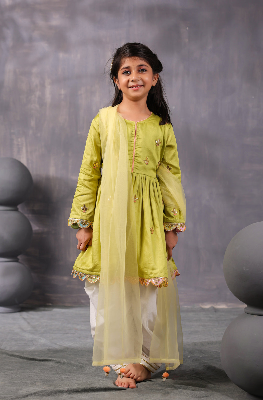 Girl Gotapatti Kurta Set- Sap Green