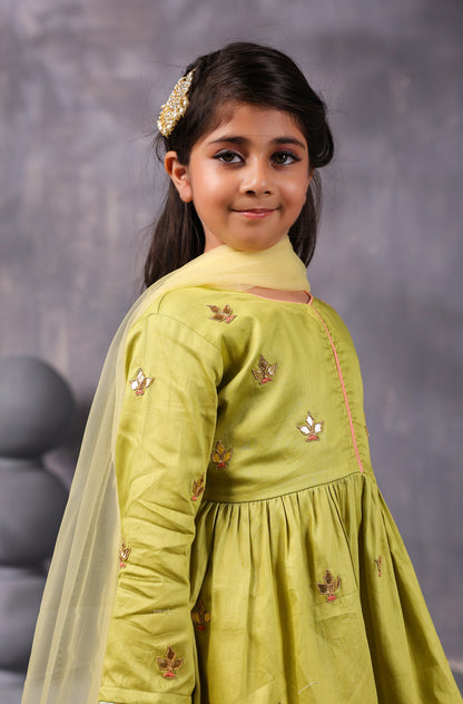 Girl Gotapatti Kurta Set- Sap Green