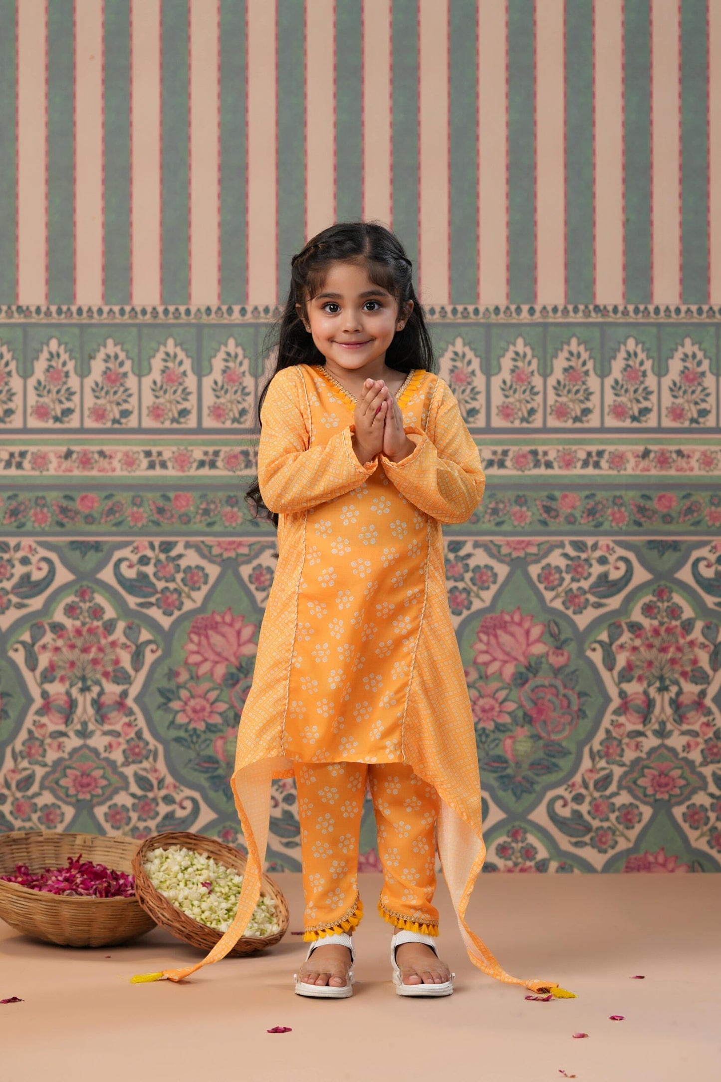 Girls Bhandej Print Kurta Set-Yellow