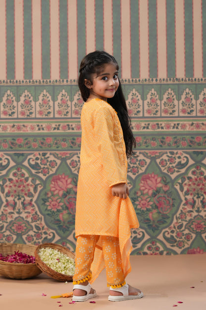 Girls Bhandej Print Kurta Set-Yellow