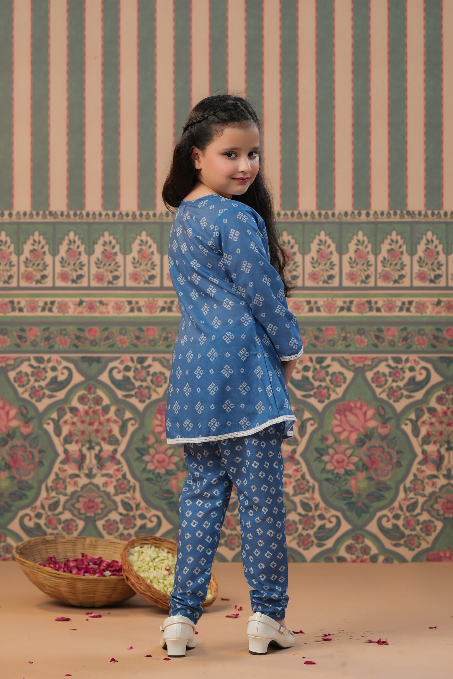 Girl Bandhani Print Kurta Pants Set-Blue