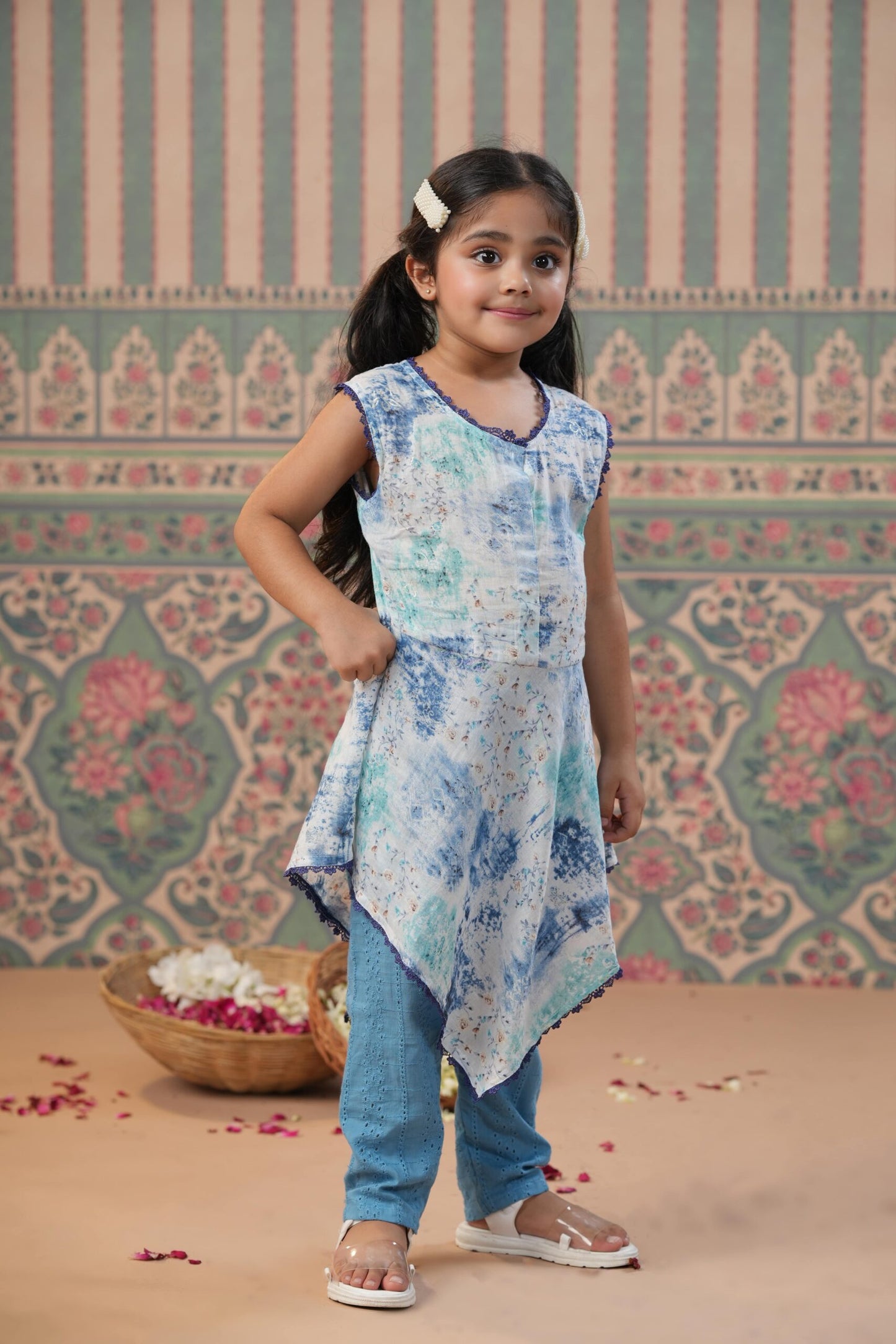 Girl Muslin Print Kurta Set-Blue